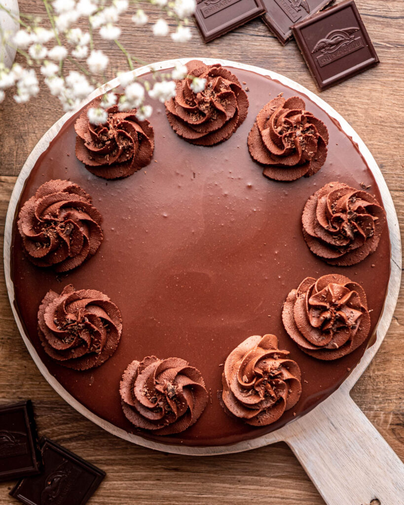chocolate cheesecake with chocolate ganache swirls piped on top