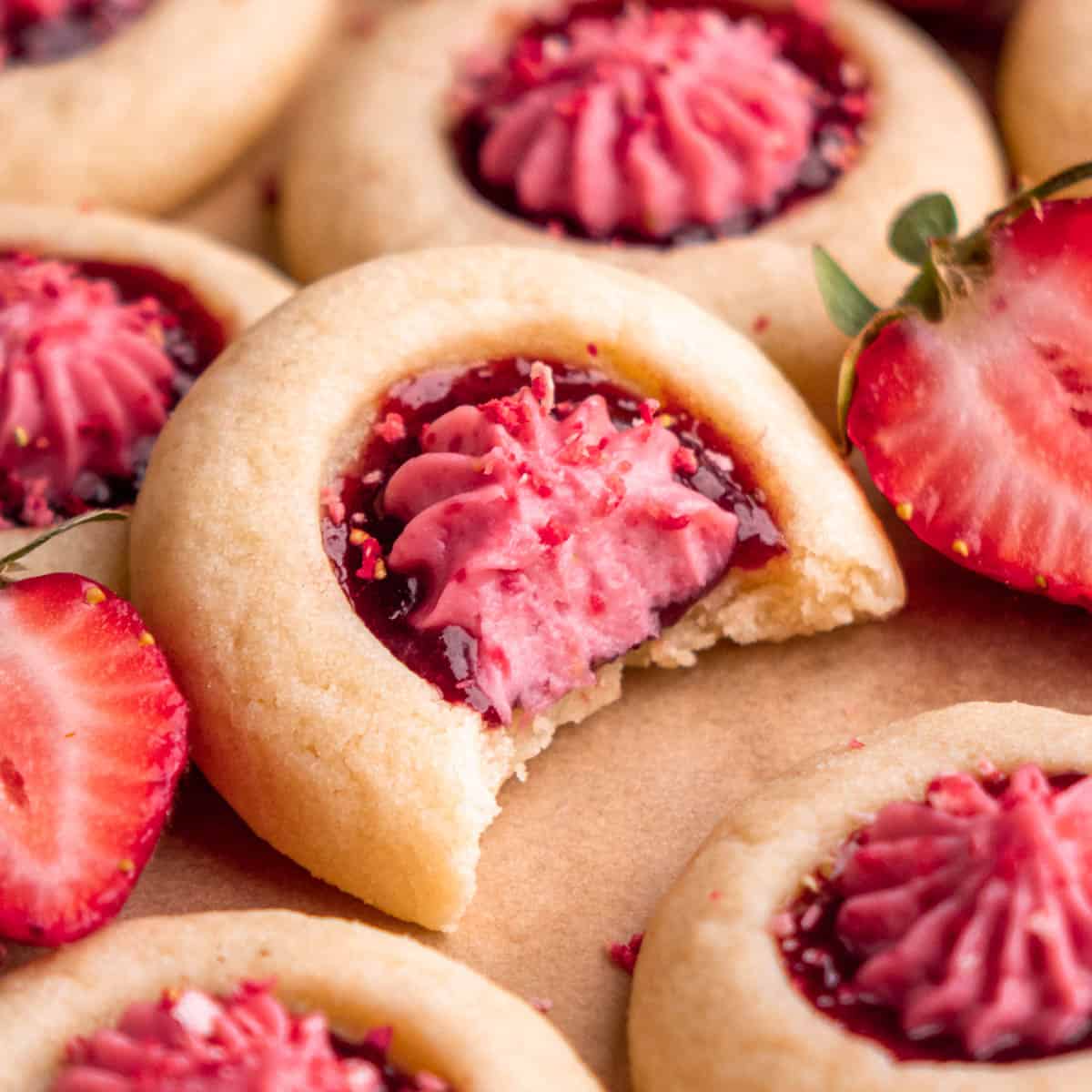 https://inbloombakery.com/wp-content/uploads/2022/07/strawberry-cheesecake-cookies-FI.jpg