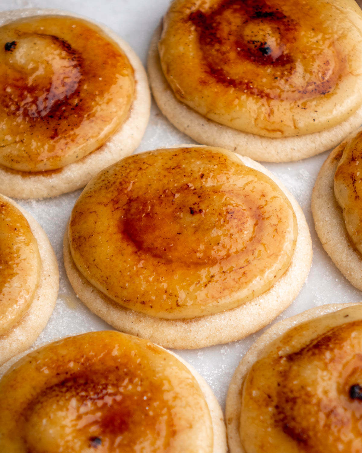 creme brulee cookies on a marble tray